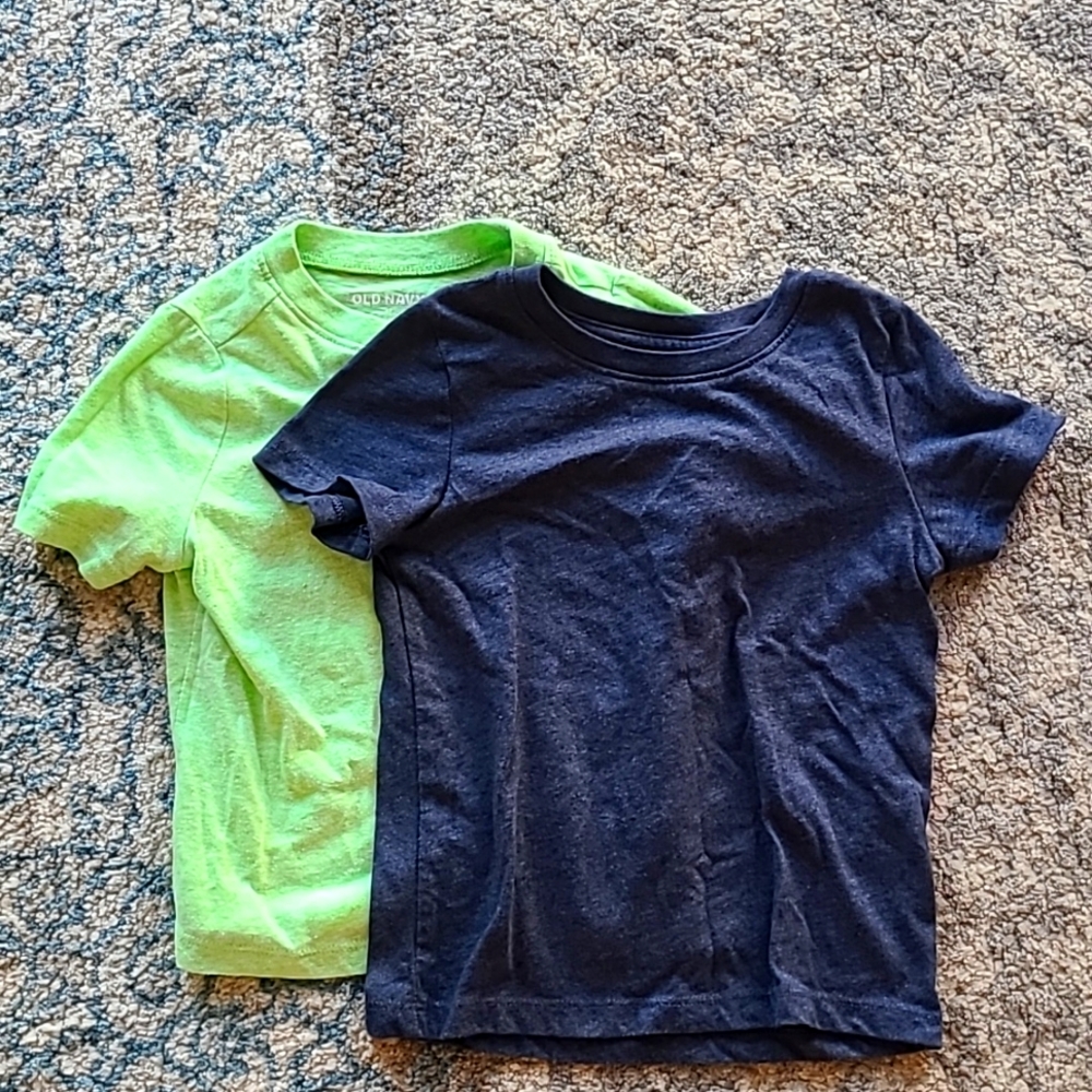 Bundle of two 2T tshirts one cat and jack and one old navy.  Green and Blue